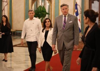 Subsecretario de Estado de EEUU se reúne con Abinader y líderes del sector privado