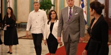 Subsecretario de Estado de EEUU se reúne con Abinader y líderes del sector privado