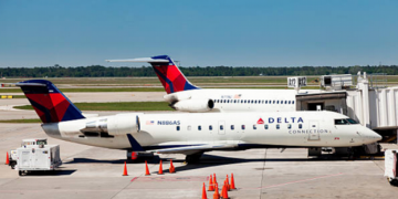 Delta investiga incidente por fuerte olor en vuelo que regresó de emergencia al Aeropuerto del Cibao