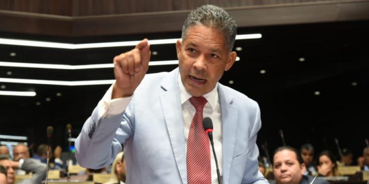 Eugenio Cedeño, diputado del PRM: Es momento de que el presidente Abinader ponga orden en la casa
