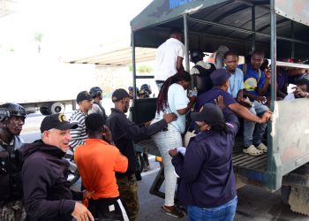 Migración detiene 1,242 extranjeros y repatria a 1,212