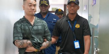 Aplazan medida de coerción contra chino propietario de Mudan acusado de violencia de género