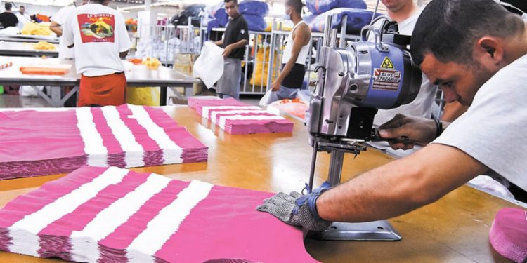 Reforma laboral provoca nueva vez debate entre empresarios y sindicalistas