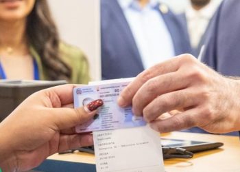 Abinader dispone aumentar período de vigencia de licencias de conducir mayores de 65 años
