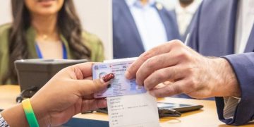 Abinader dispone aumentar período de vigencia de licencias de conducir mayores de 65 años