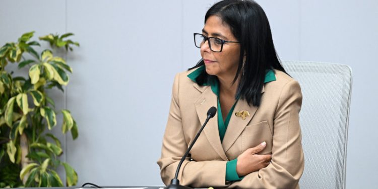 Delcy Rodríguez anuncia más excarcelaciones mientras ONG exigen liberen a todos