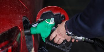 Aumentan precios de gasolinas y gasoil entre RD$9 y RD$7