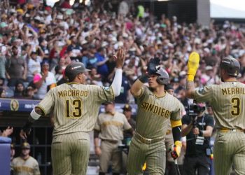 Los San Diego Padres anuncian acuerdo de venta por un récord de 3,900 millones de dólares