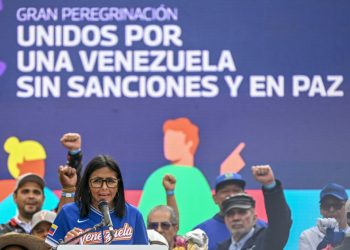 Presidenta interina de Venezuela anuncia aumento salarial de 26% a 240 dólares mensuales