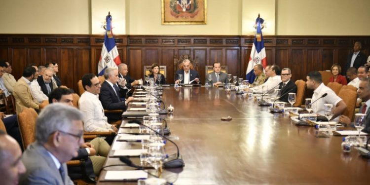 El "tijerazo” de austeridad del Gobierno le quita el 50% del financiamiento a los partidos