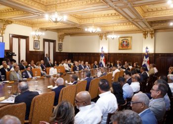 Partidos políticos tildan de "populista" y "autoritaria" la reducción de fondos