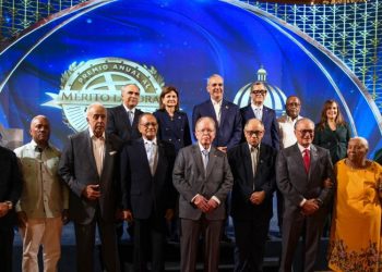 Gobierno exalta trayectoria empresarial y el compromiso obrero en Premio al Mérito Laboral