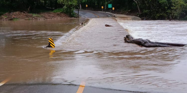 Vaguada deja severos daños en regiones del país