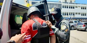 Cinco venezolanos, un colombiano y dos dominicanos arrestados por cargamento de 1.7 kilos de cocaína