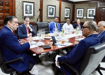 Sanz Lovatón enaltece a EE.UU. por encima de China