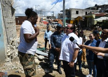 Trabajan en el rescate de la margen oriental del río Ozama