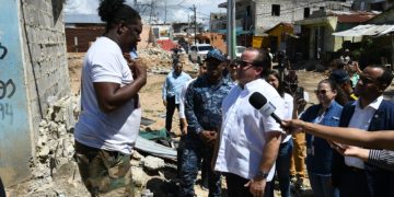 Trabajan en el rescate de la margen oriental del río Ozama
