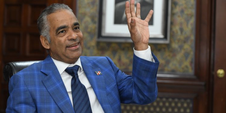 Ministro exhorta a cambiar percepción sobre la minería en el país