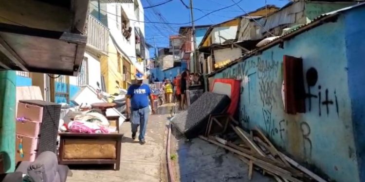 Incendio afecta al menos 12 viviendas en comunidad de Salsipuedes en Moca