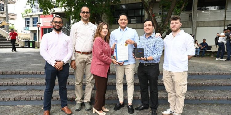 INTEC obtiene patente por cargador inteligente para vehículos eléctricos