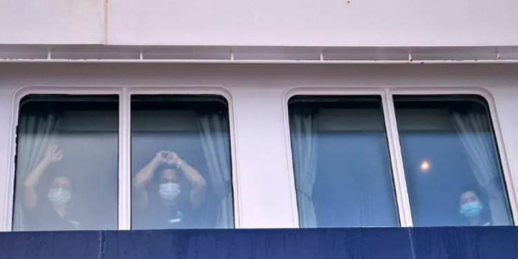 Pasajeros de crucero afectado por brote de hantavirus comienzan a retornar a sus casas