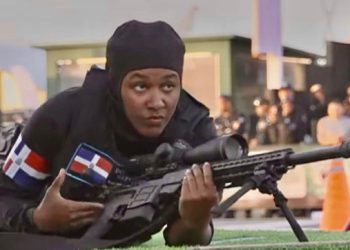 Mujer policía gana la medalla de oro en tiro con pistola de los Juegos Militares