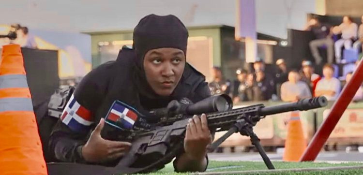 Mujer policía gana la medalla de oro en tiro con pistola de los Juegos Militares