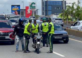 Digesett retiene motocicletas durante operativo en elevados y túneles del Gran Santo Domingo