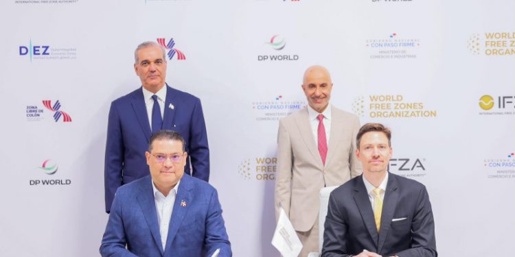 Abinader destaca fortaleza de zonas francas del país durante congreso en Panamá
