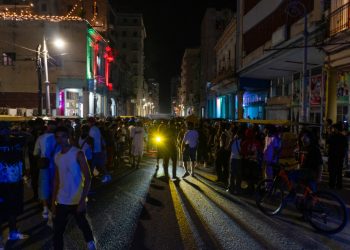 Presidente cubano culpa a EEUU por situación eléctrica "tensa" en la isla