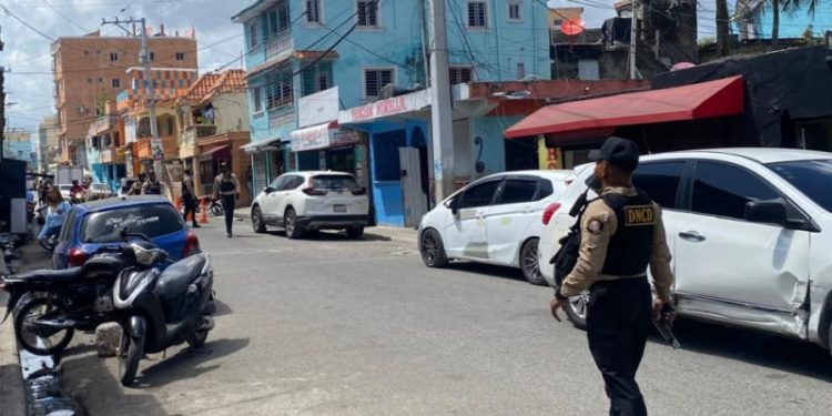 DNCD en la 42 de Capotillo: Siete arrestados y miles de gramos de drogas ocupados