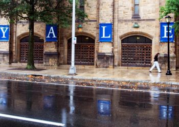 Gobierno de EEUU acusa a Yale de discriminar a estudiantes blancos y asiáticos