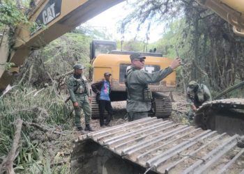 Medio Ambiente dice que desmantela maquinarias para evitar extracción de materiales en río Ocoa