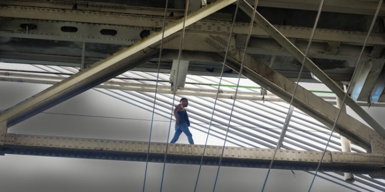 Capturan a presunto ladrón atrincherado en el puente Duarte