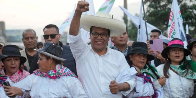 Fujimori y Sánchez van a la segunda vuelta electoral