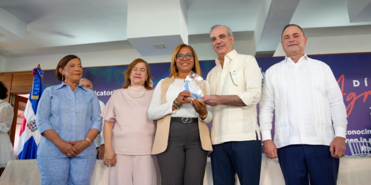 Abinader afirma seguirá subsidio a fertilizantes