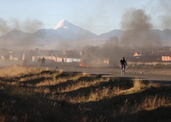Defensoría reporta 47 detenidos y 5 heridos en jornada de desbloqueo de vías en Bolivia