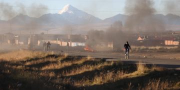 Defensoría reporta 47 detenidos y 5 heridos en jornada de desbloqueo de vías en Bolivia