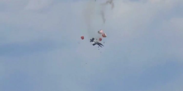 Aviones de combate chocan durante un espectáculo aéreo en Idaho, EEUU