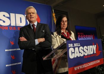 Pierde candidatura primaria el senador que apoyó destituir a Donald Trump