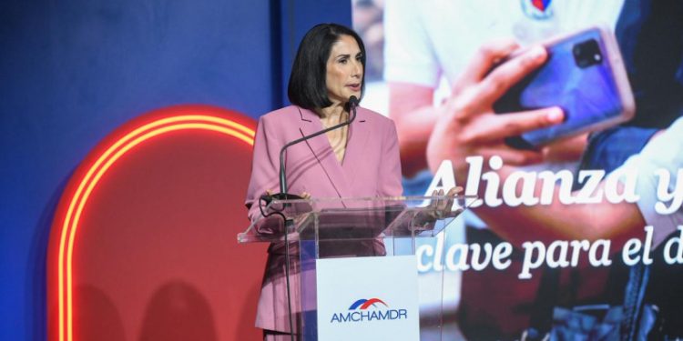 Arbaje utiliza alianzas público-privadas para mitigar reducción del presupuesto de la Primera Dama