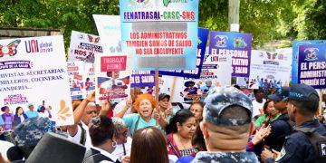 Trabajadores de la salud reactivan protestas por aumentos salariales y pensiones