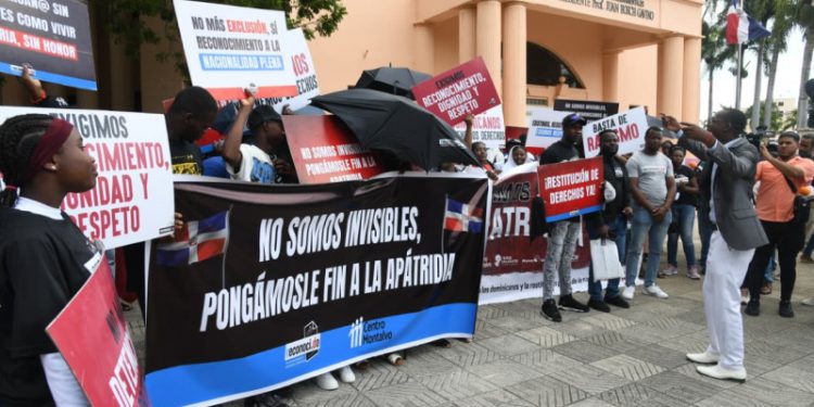 "Si yo no soy dominicano, Abinader tampoco": haitianos protestan por sus derechos
