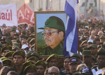 Miles de cubanos muestran apoyan a Raúl Castro