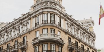 Miles de personas protestan en Madrid por el aumento de los costos de vivienda