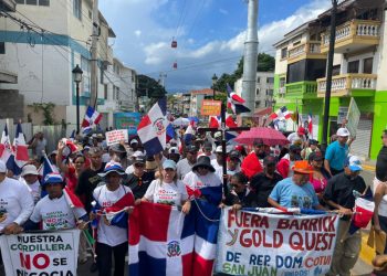 Sacerdotes, campesinos y ambientalistas marchan en defensa de la cordillera Septentrional