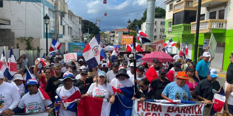 Sacerdotes, campesinos y ambientalistas marchan en defensa de la cordillera Septentrional
