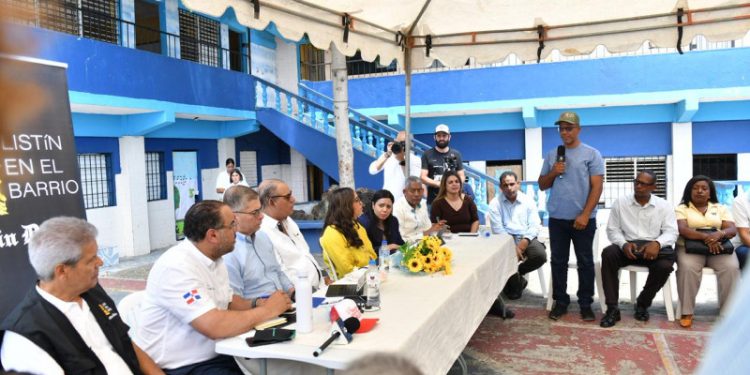 Ponen el oído en Los Alcarrizos durante el primer Diálogo para la Convivencia Barrial
