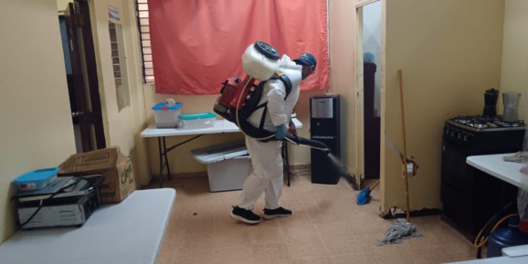 Fumigan “La Carcelita” del Palacio de Justicia en santiago