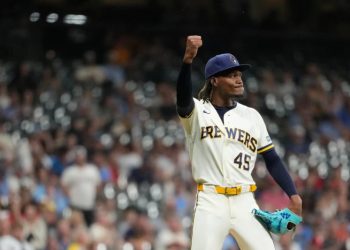 Abner Uribe se disculpa y culpa a Oliver Marmol por su celebración ante los Cardenales de San Luis